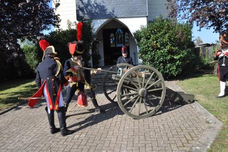Bourrage canon devant la chapelle